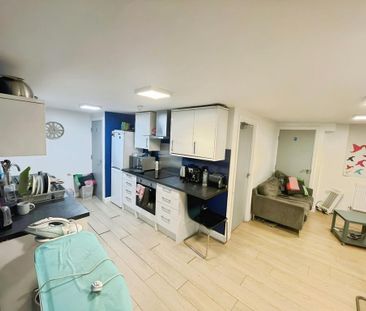 1 bedroom in a house share to rent - Photo 4