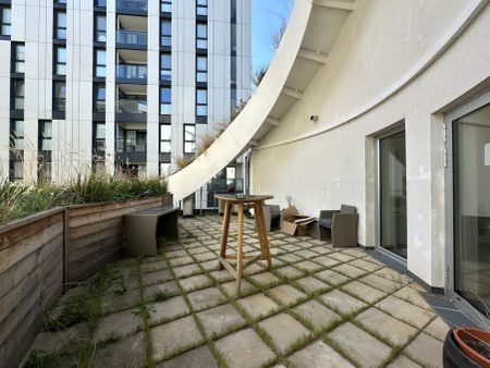 Ruhig gelegene 2-Zimmer Wohnung im Herzen der Seestadt mit geräumiger Terrasse von knapp 60m2! - Photo 3