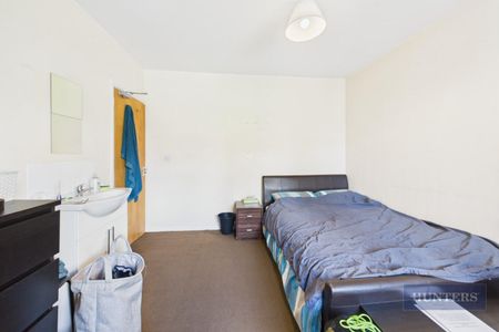 7 bedroom Flat To Let - Photo 5