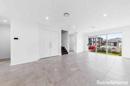Stunning Family Sanctuary in Oran Park - Photo 3