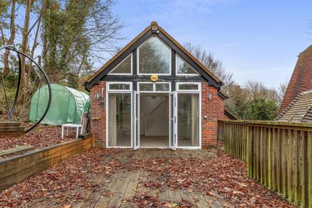 1 bedroom detached house to rent - Photo 4