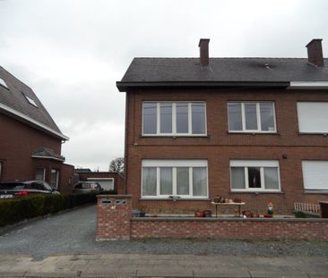 Appartement met twee slaapkamers, ruime zolder en garage. - Photo 4