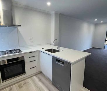 Brand New Home in a Quiet Chartwell Street - Photo 2