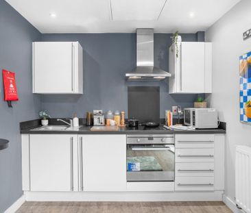 1 bedroom in a flat share to rent - Photo 4