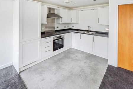 2 bedroom Flat To Let - Photo 4