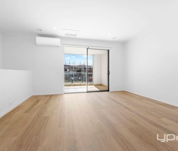 Modern Reverse-Style Living - Photo 1