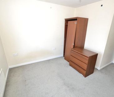 4 bedroom end of terrace house to rent - Photo 4
