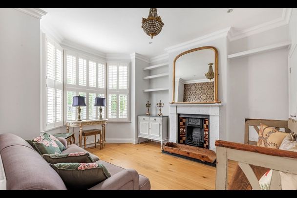 3 Bed End Terrace, Ravensbury Road, SW18 - Photo 1