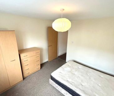 11 Bedroom Student Home – Llanbleddian Gardens - Photo 1