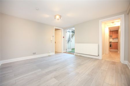 London Road, - Photo 4