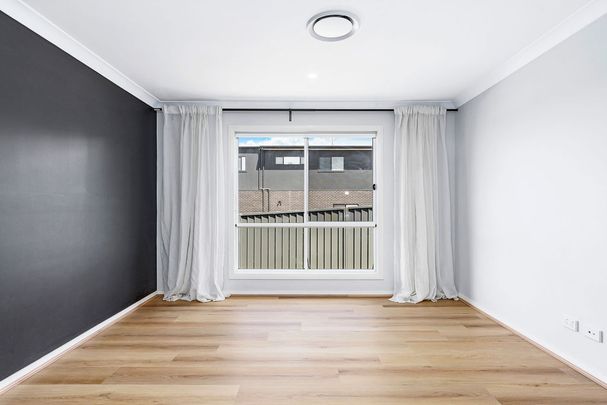 24 Floyd Street, Spring Farm NSW 2570 - House For Rent | Domain - Photo 1