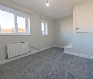 2 bedroom end of terrace house to rent - Photo 3