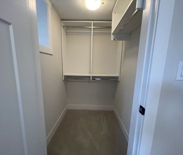 Grandview Heights Large One Bed Suite - Photo 2