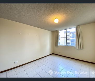 SPACIOUS 2 BEDROOM UNIT WITH STUNNING RIVER AND CITY VIEWS - Photo 4