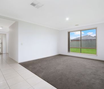 Where Contemporary Living Meets Everyday Ease - Photo 1