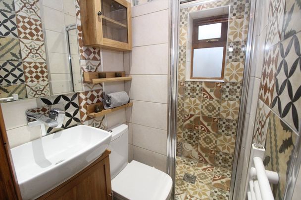 The Ridge, PURLEY - Photo 1