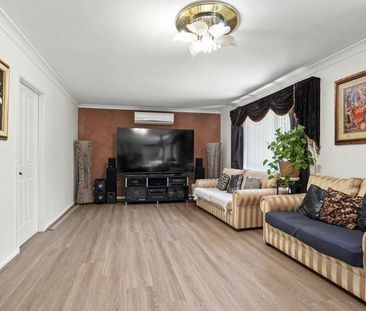 BEAUTIFULLY PRESENTED FAMILY HOME !!! - Photo 3