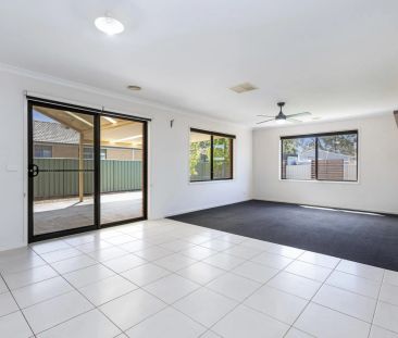 Spacious Family Home in popular Ascot area - Photo 2