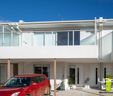 Contemporary Comfort with a View - Photo 6