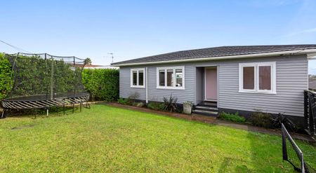 Tidy 2 bedrooms, Northcote - Photo 2
