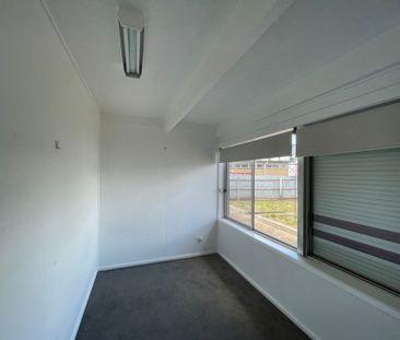 Spacious Six Bedroom Home! - Photo 3