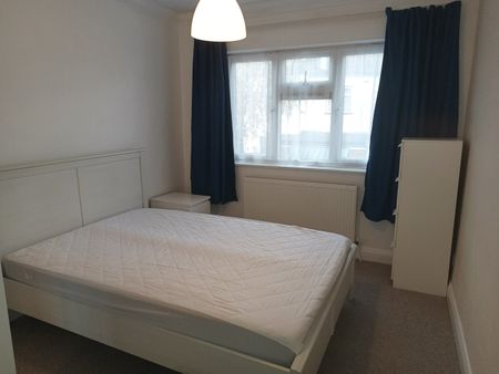 2 Bed Flat, Sandringham Road, NW2 - Photo 2