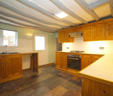 2 bedroom semi-detached house to rent - Photo 6