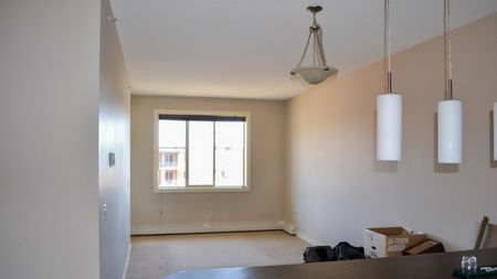2 Bedroom Condo In West Dover | Heat & Water Included | Underground Parking - Photo 4