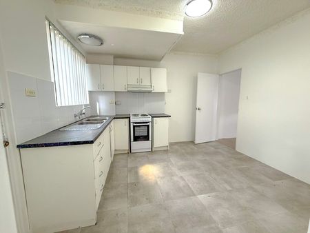 RENOVATED TOWNHOUSE - Photo 5