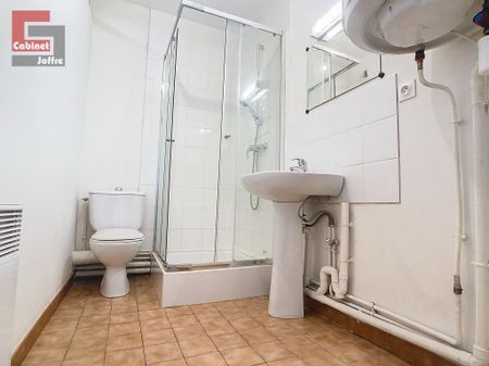 Location Appartement 1 pièce 28m² FONTAINEBLEAU 77300 - Photo 4