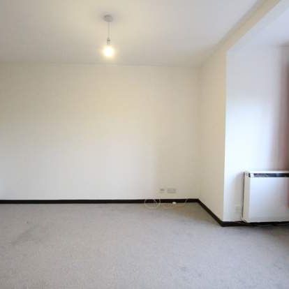 2 bedroom property to rent in Tewkesbury - Photo 1