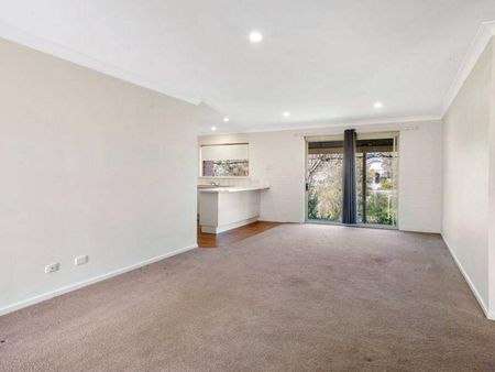 Charming Villa for Rent in Prime Berry Location - Photo 5