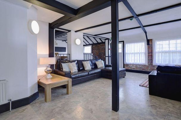 1 bedroom in a house share to rent - Photo 1