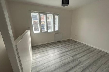 High Street - Photo 4