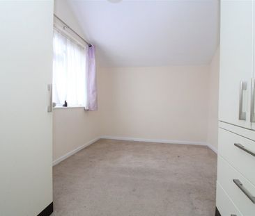 Bedwell Crescent, Stevenage, Hertfordshire - Photo 2