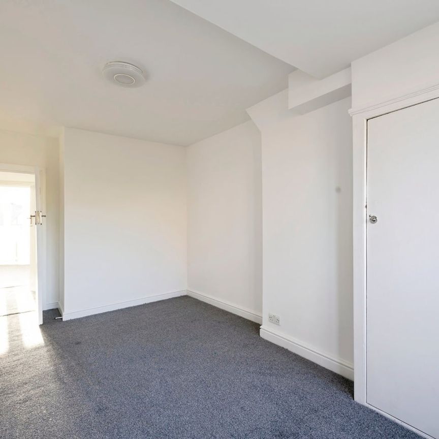 3 Bed Semi-Detached House, Sandringham Road, NW11 - Photo 1