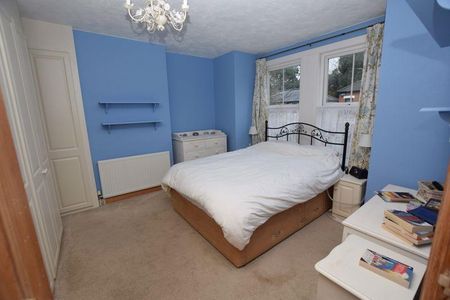 4 bedroom semi-detached house to rent - Photo 4