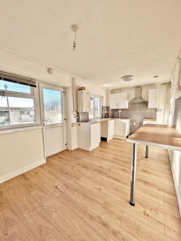 2 bedroom end of terrace house to rent - Photo 4