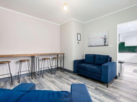 1 bedroom in a house share to rent - Photo 2