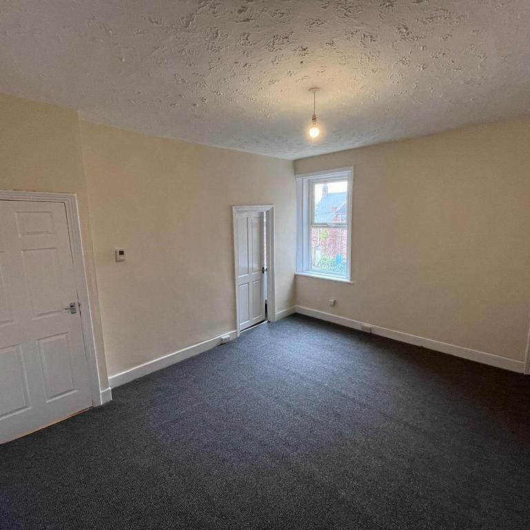 3 bedroom flat to rent - Photo 1