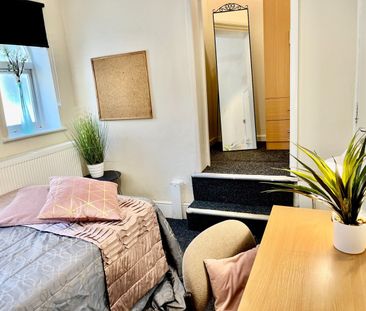 10 Bed Semi-Detached House, Upper Hanover Street, S3 - Photo 1