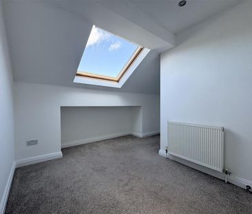 3 bedroom flat to rent - Photo 3