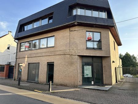 TE HUUR - ruim appartement met 3 slaapkamers - Foto 2