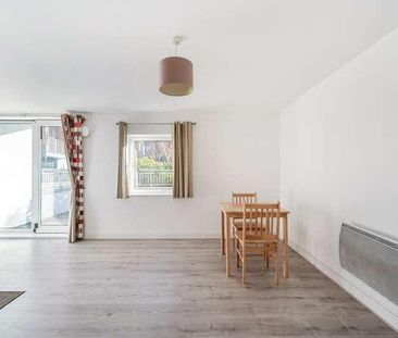 Holland Gardens, Brentford, TW8 - Photo 6