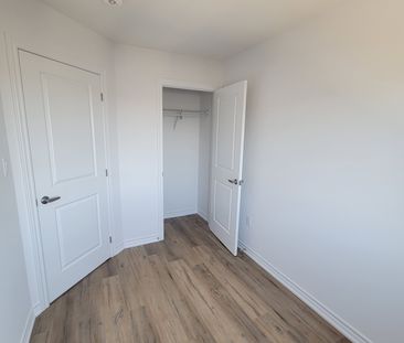 For Lease - 461 Blackburn Drive Unit# 66, Brantford, Ontario - Photo 3