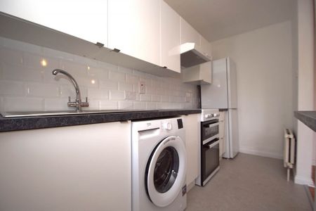 1 bed Terraced for rent - Photo 2