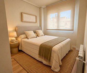 2 room luxury penthouse for rent in Valencia, Spain - Photo 3