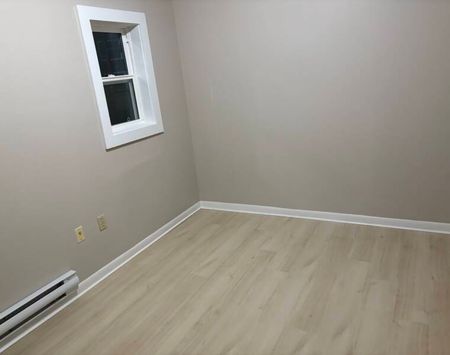 One bedroom apartment in Fairview - Photo 3