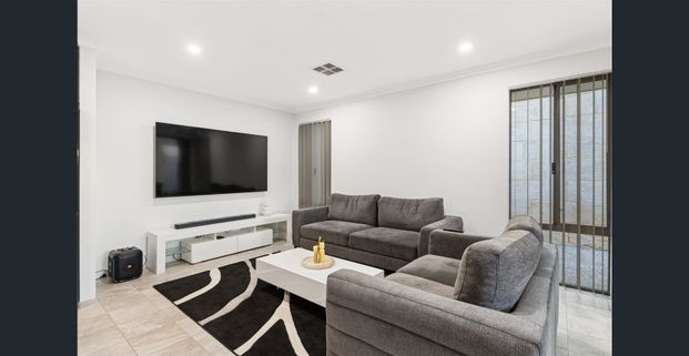 IDEAL FAMILY HOME (AVAILABLE FROM 5TH DECEMBER) - Photo 1