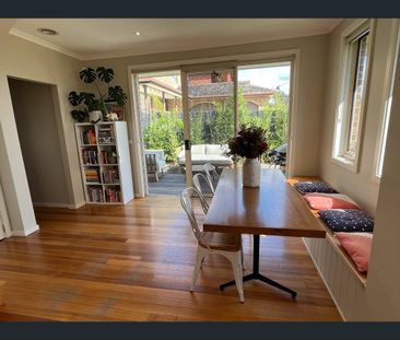 Style, quality and location! - Photo 2